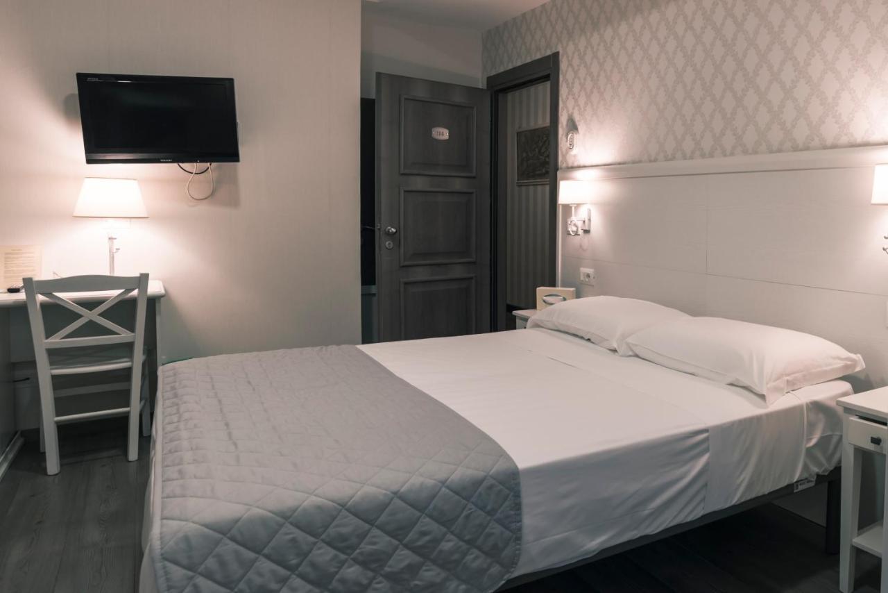 Hotel Marisa Albenga Eksteriør bilde
