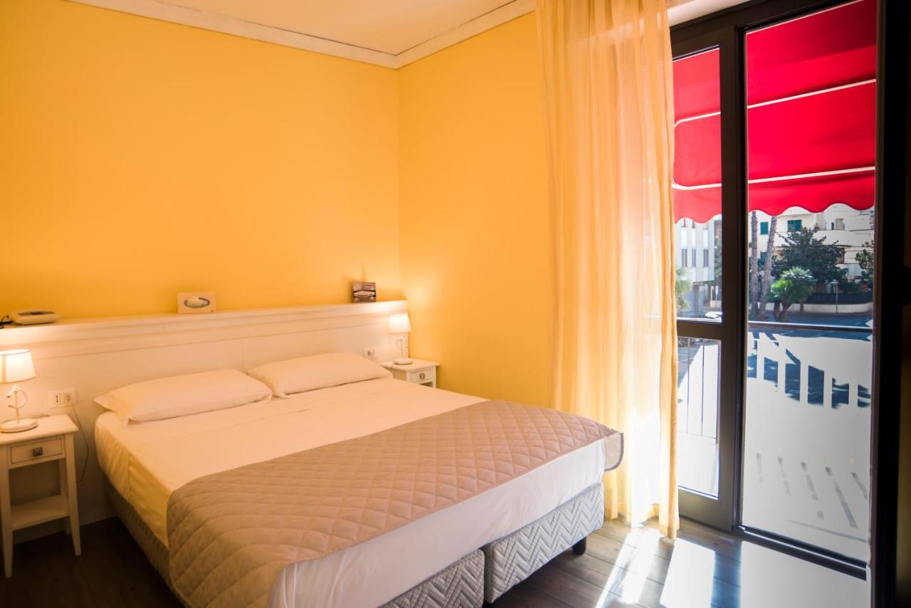 Hotel Marisa Albenga Eksteriør bilde